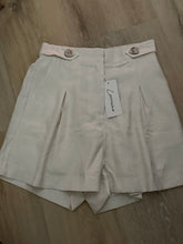 Load image into Gallery viewer, Button detail Shorts