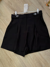 Load image into Gallery viewer, Button detail Shorts