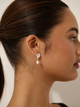 Load image into Gallery viewer, Silver Plate Clamshell Earrings