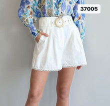 Load image into Gallery viewer, High Waisted short with Belt